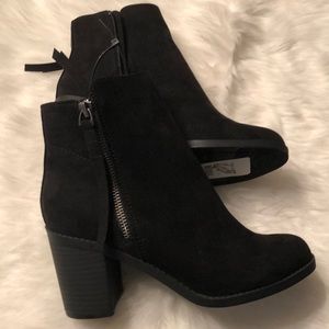 Lord & Taylor Lexi & Abbie Karina Heel Zip Booties